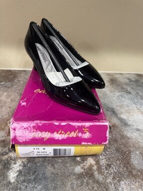 easy street Black Patent Pointed-Toe Kitten Heels